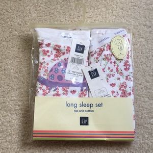 NWT baby Gap pajama set/long sleep set